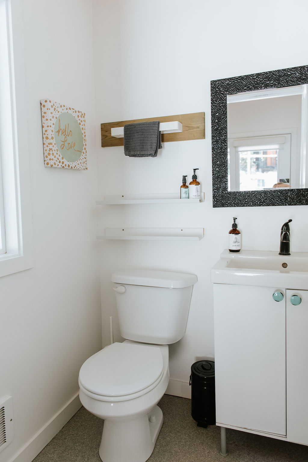 Moonstone Cottage bathroom